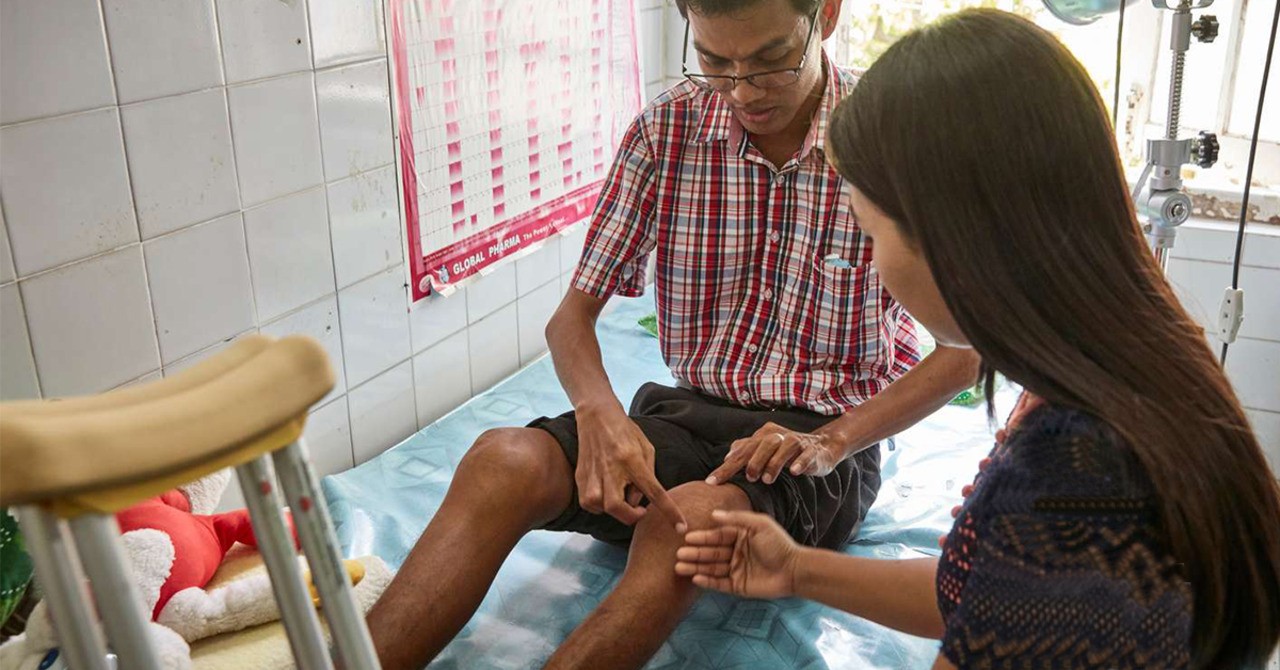 Myo Aung vive na Birmânia e tem hemofilia A com inibidores.